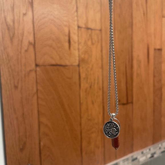 Leo zodiac crystal stone pendant and necklace. Maroon sprinkle crystal - Picture 3 of 3